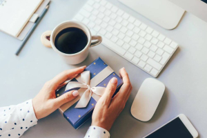 Tendências de Brindes Corporativos para 2025: Personalização, Tecnologia e Sustentabilidade