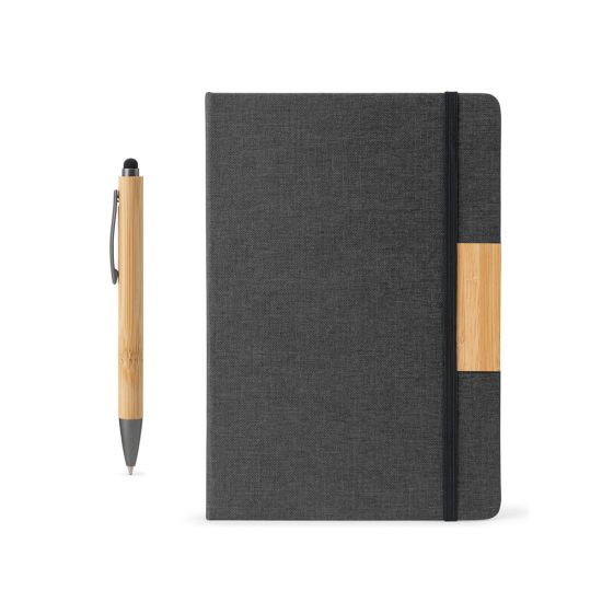 Conjunto caderno A5 com capa rígida e 1 caneta esferográfica em bambu